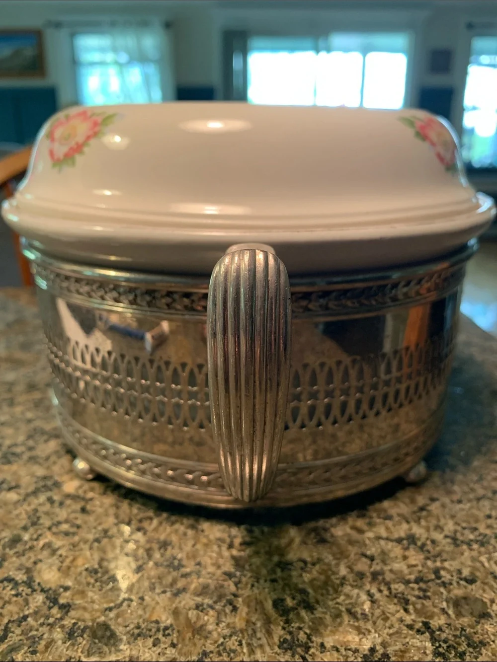 Vtg Hall’s Superior Kitchenware Covered Casserole in a Silver Metal Stand
